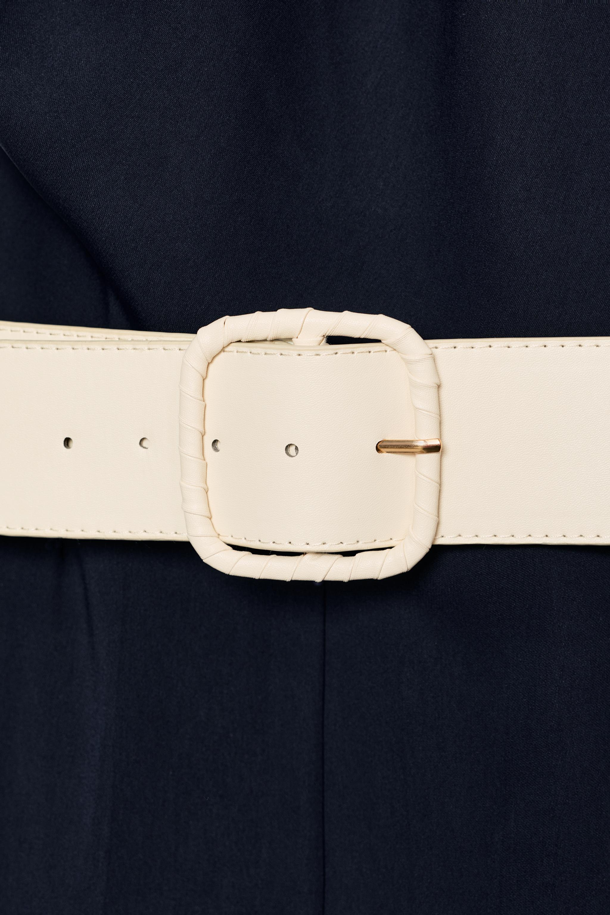 COMBINAISON À MANCHE ASYMÉTRIQUE ET CEINTURE